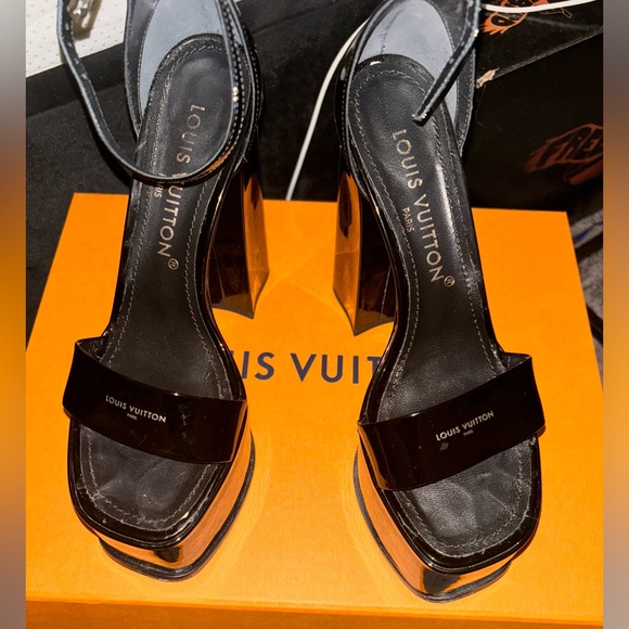 Louis Vuitton platform heels. Barely used - Picture 5 of 7